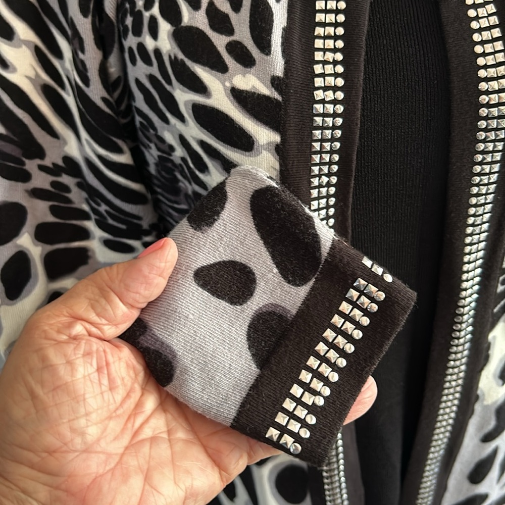 Peck & Peck Open Front Embellished Leopard Print … - image 4